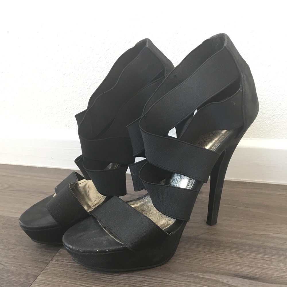 Black strappy heals